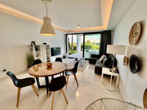Zdjęcie z galerii obiektu Luxury Garden apt pool, sauna, hammam, near golf w mieście Estepona