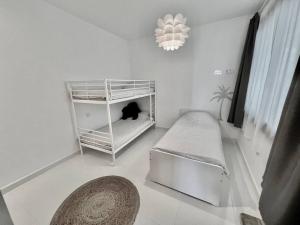 Zdjęcie z galerii obiektu Luxury Garden apt pool, sauna, hammam, near golf w mieście Estepona