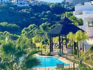 Zdjęcie z galerii obiektu Luxury Garden apt pool, sauna, hammam, near golf w mieście Estepona