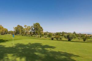 Zdjęcie z galerii obiektu Luxury Garden apt pool, sauna, hammam, near golf w mieście Estepona
