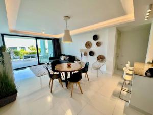Zdjęcie z galerii obiektu Luxury Garden apt pool, sauna, hammam, near golf w mieście Estepona