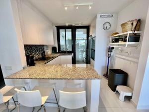 Zdjęcie z galerii obiektu Luxury Garden apt pool, sauna, hammam, near golf w mieście Estepona