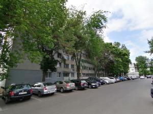a row of cars parked on the side of a street at Concordia Apartament in Brăila