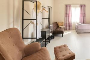 A seating area at 2 bedroom Villa with heated swimming pool-Spa whirlpool-BBQ!