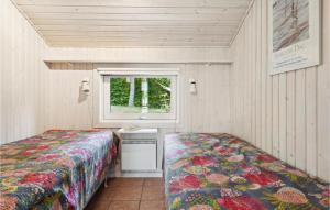 Ένα ή περισσότερα κρεβάτια σε δωμάτιο στο Lovely Home In Mesinge With Jacuzzi