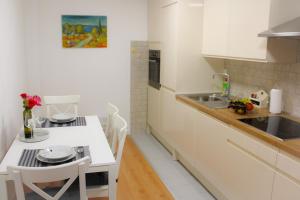 Kuchyň nebo kuchyňský kout v ubytování Apartment D&L