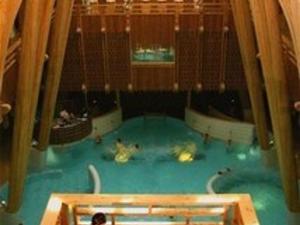 a group of people in a swimming pool at Superbe appartement 6 pièces, 12 pers - Terrasse, garage, WIFI - FR-1-404-109 in La Mongie