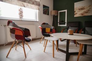 a living room with chairs and a table at Apartmani Romić R in Novi Travnik
