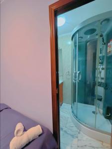 Vonios kambarys apgyvendinimo įstaigoje Habitacion privado con baño privado en La Maresía