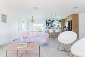 Posezení v ubytování Palm Vista by Rather Be Properties