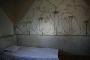 Ένα ή περισσότερα κρεβάτια σε δωμάτιο στο Château de Favols, gite sur Lot (Lot et Garonne)