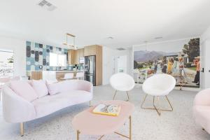 Posezení v ubytování Palm Vista by Rather Be Properties