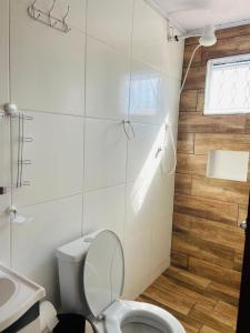 a bathroom with a toilet and a sink at Pousada Familia Aparecida in Aparecida