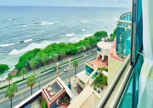 O vedere generală la mare sau o vedere la mare
luată din acest apartament