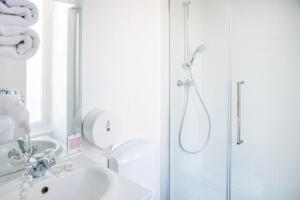 Un baño de Hôtel Continental
