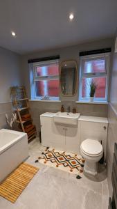 a bathroom with a sink and a toilet and a tub at Huge Weekly & Monthly Savings - Free Parking - Wi-Fi & Netflix in Wolverhampton