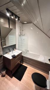 A bathroom at Gîte Libre’Air