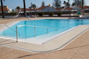 The swimming pool at or close to Casita blanca near yumbo