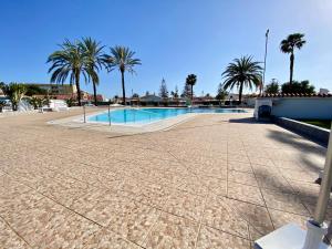 The swimming pool at or close to Casita blanca near yumbo