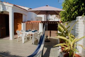 A patio or other outdoor area at Casita blanca near yumbo