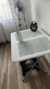 a white table with a fan on top of it at Apartament Madalina in Corabia