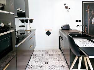 Galeriebild der Unterkunft Le Lacydon - Quality apartment at Vieux-Port - Fully Equipped with Air-con in Marseille