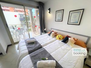 Posteľ alebo postele v izbe v ubytovaní Novelty Beach 2 Salou, climatizado, piscina y playa