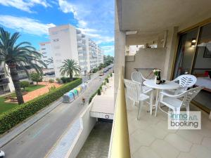 Balkón alebo terasa v ubytovaní Novelty Beach 2 Salou, climatizado, piscina y playa