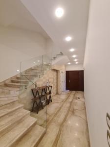 Фотография из галереи Luxurious & Charming Villa в городе Sheikh Zayed +22 фотографии