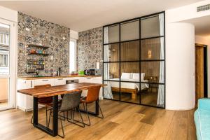Posedenie v ubytovaní Luxury Flat by Central Station / Unique View