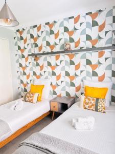 Posteľ alebo postele v izbe v ubytovaní 2 bedroom luxury flat with Balcony Cannes Center