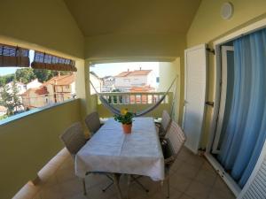 Balkón nebo terasa v ubytování Apartments and rooms by the sea Palit, Rab - 5010