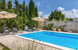 Bazén v ubytování Four-Bedroom Holiday Home In Vodnjan nebo v jeho okolí + 27 fotografií