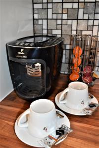 Příslušenství pro přípravu čaje a kávy v ubytování Apartment d ´Freizeit