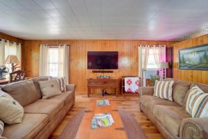 Gallery image of Grill and Fire Pit Payson Vacation Rental Cabin in Payson