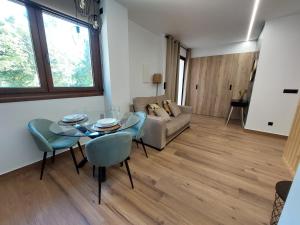 a living room with a table and chairs and a couch at Apartamento Ricardo in Carnota