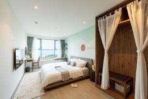 Postelja oz. postelje v sobi nastanitve THE SONG VŨNG TÀU - Five-Star Luxury Apartment - Căn Hộ Du Lịch 5 Sao Cạnh Biển