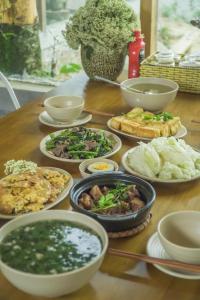 Các lựa chọn bữa trưa/tối cho khách tại Happy Town Tà Xùa