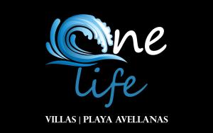 un logotipo para la vida vinícola con una onda azul en One Life Villas en Playa Avellana