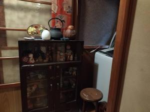 Private Room in Japanese Vintage House 民家の一室 2 Beds, Smoke Free, Free Parking Good to Travel for Tashiro Cats Island no2にあるキッチンまたは簡易キッチン
