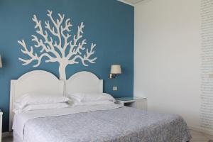 Postel nebo postele na pokoji v ubytování Sunbay Park Hotel