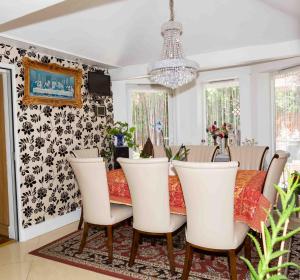 Un lugar para sentarse en Heathrow Garden House - West Drayton, London - Benjamin Guest House