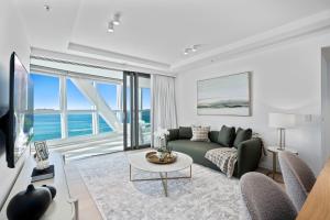 Jewel Beachfront Residences的休息区