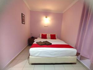 A bed or beds in a room at HOTEL PANTAI VIEW