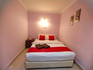 A bed or beds in a room at HOTEL PANTAI VIEW