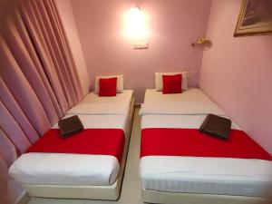 A bed or beds in a room at HOTEL PANTAI VIEW