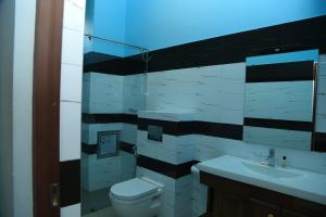 SP Tourist Hotel Jaffna的一间浴室