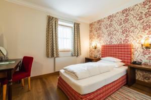 Łóżko lub łóżka w pokoju w obiekcie Hotel Gasthof Brandstätter
