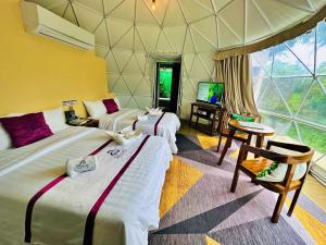 TV a/nebo společenská místnost v ubytování Shanti Wellness Sanctuary