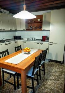 Kuchyňa alebo kuchynka v ubytovaní Venice and Venice Apartments - private rooms in shared apartment